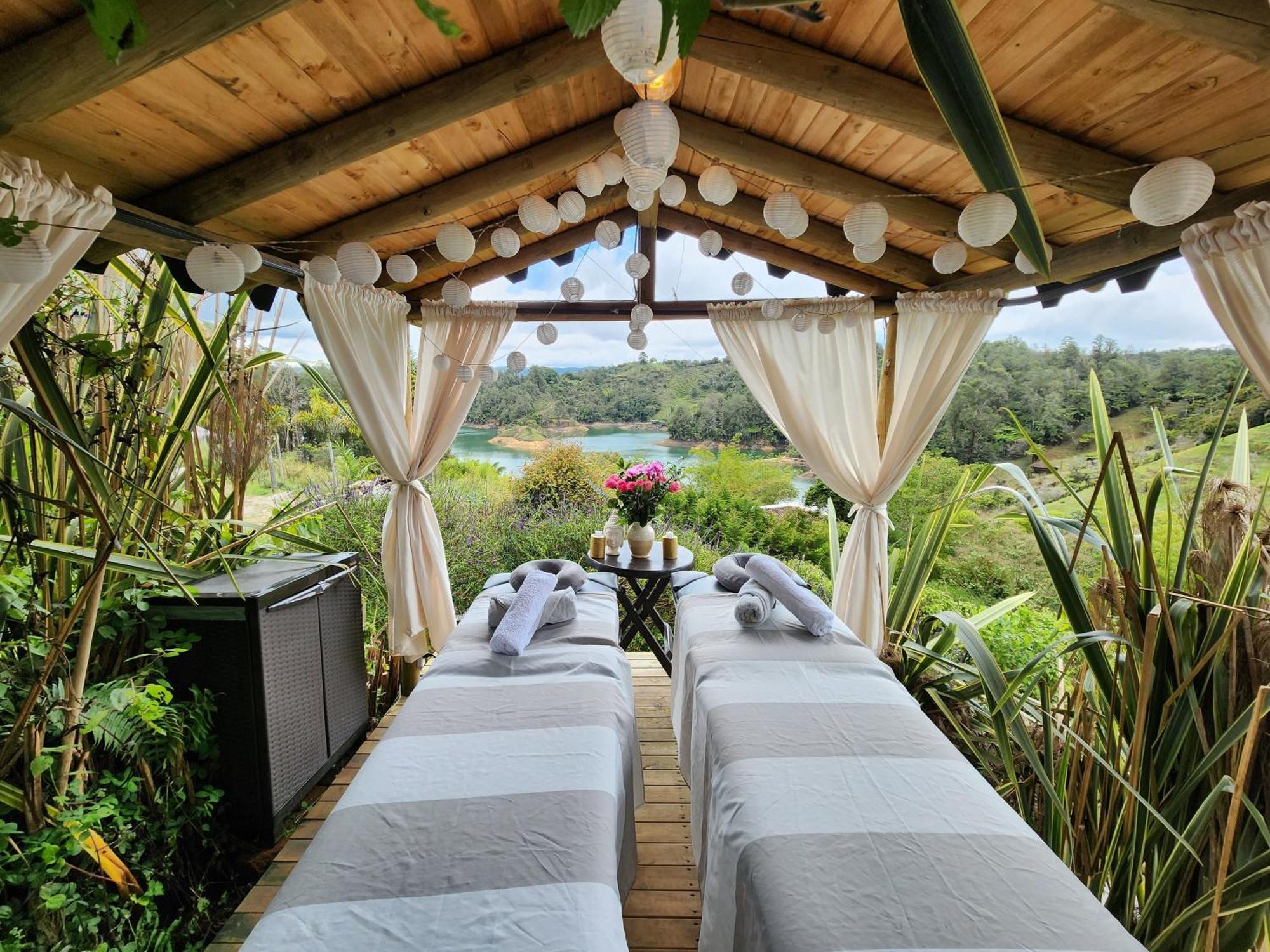 Levit Glamping - Hotel Guatape Penol (Adults Only) Ngoại thất bức ảnh