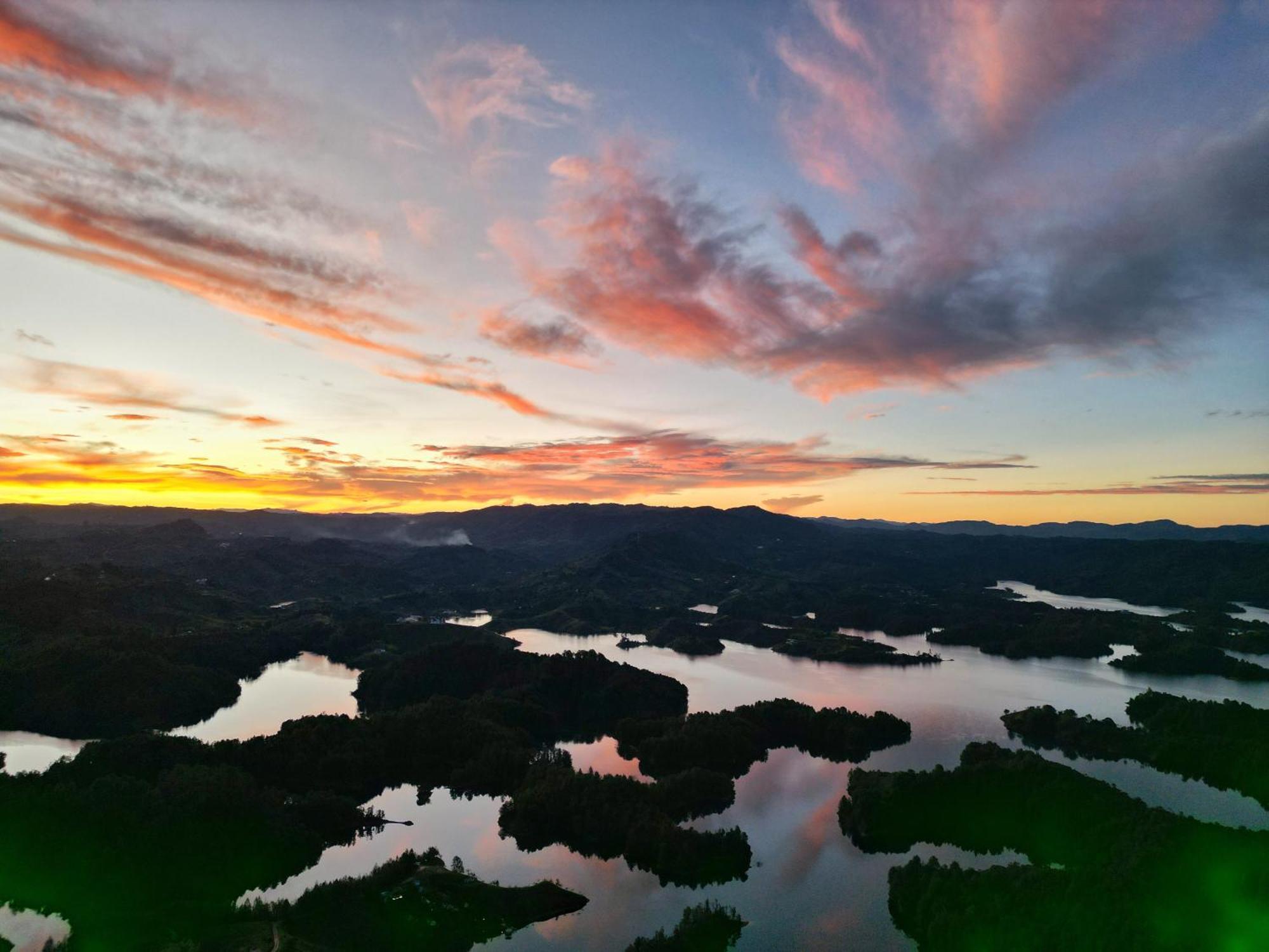 Levit Glamping - Hotel Guatape Penol (Adults Only) Ngoại thất bức ảnh